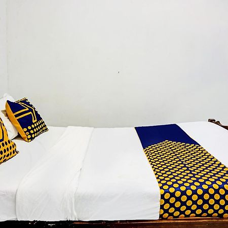Oyo Life 91896 Kost Bu Dewi Syariah Hotel Pasuruan Bagian luar foto