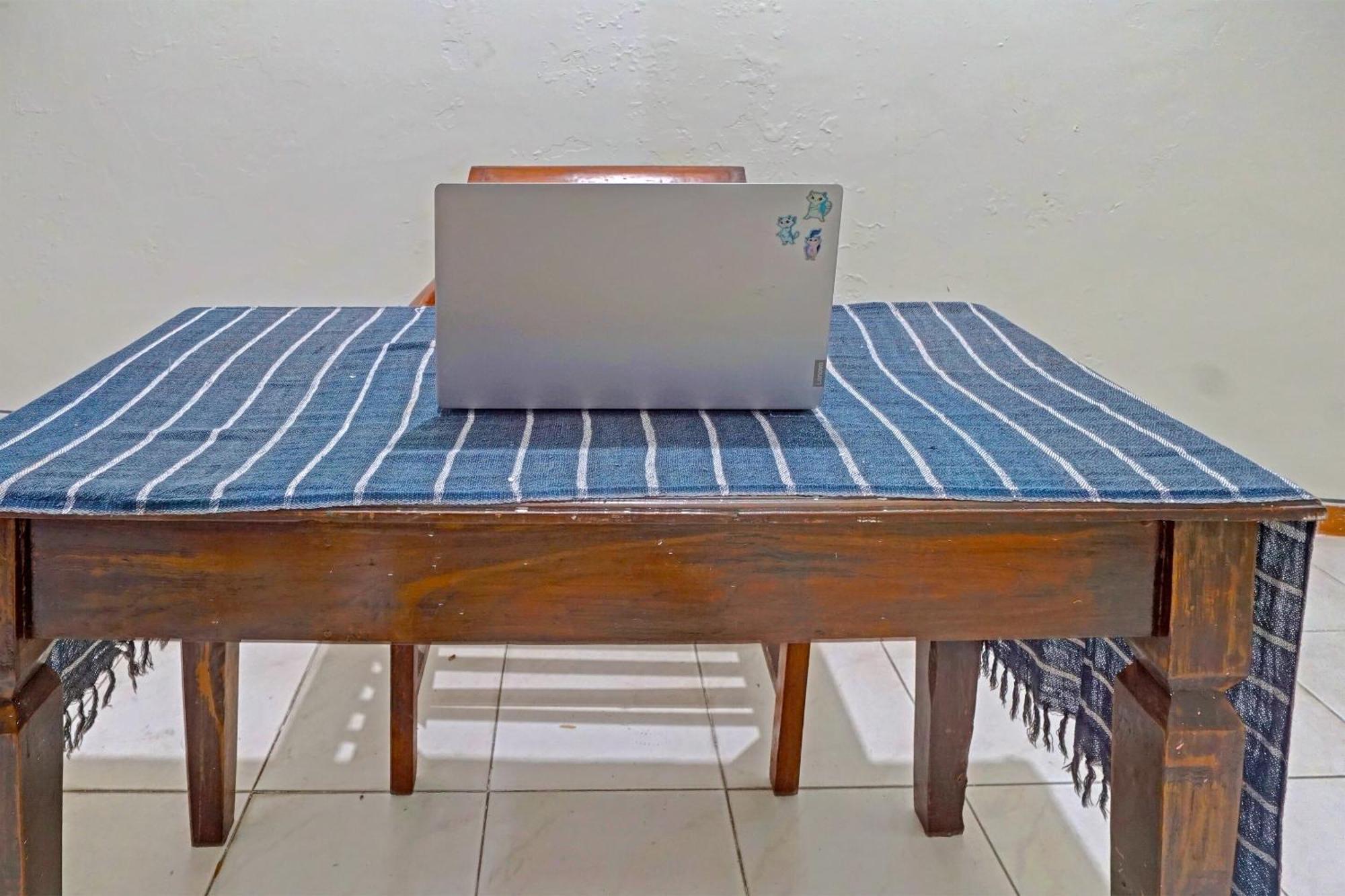 Oyo Life 91896 Kost Bu Dewi Syariah Hotel Pasuruan Bagian luar foto