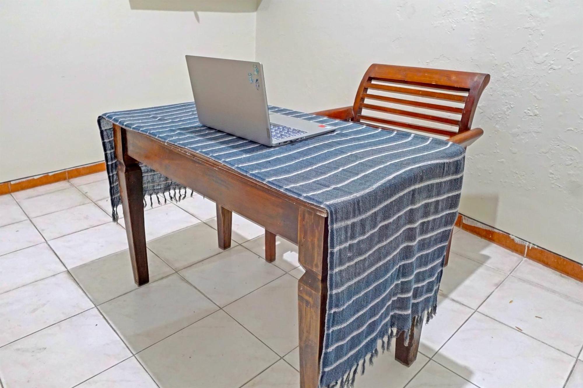 Oyo Life 91896 Kost Bu Dewi Syariah Hotel Pasuruan Bagian luar foto