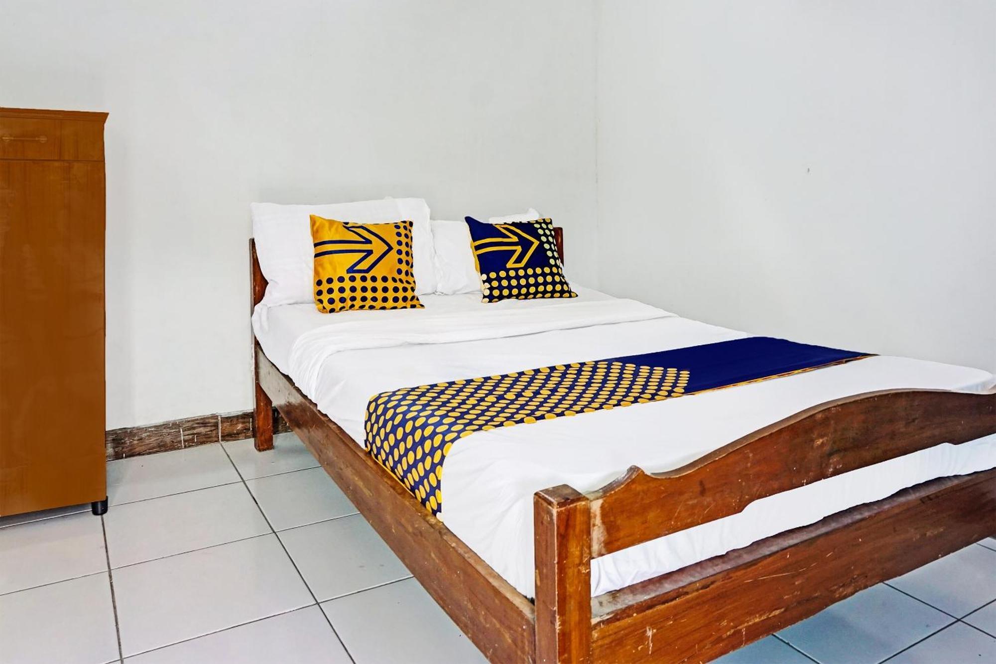 Oyo Life 91896 Kost Bu Dewi Syariah Hotel Pasuruan Bagian luar foto