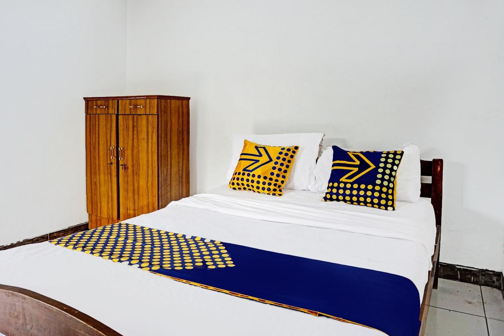 Oyo Life 91896 Kost Bu Dewi Syariah Hotel Pasuruan Bagian luar foto