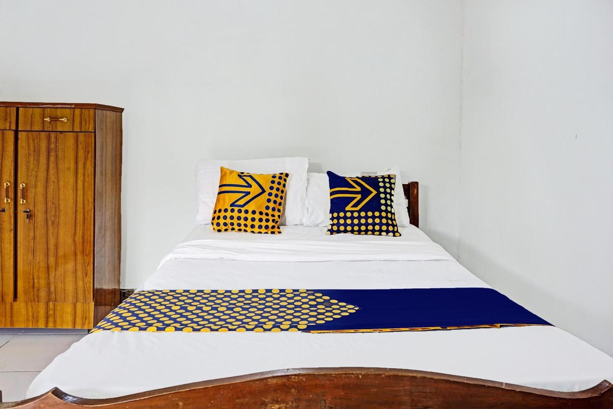 Oyo Life 91896 Kost Bu Dewi Syariah Hotel Pasuruan Bagian luar foto