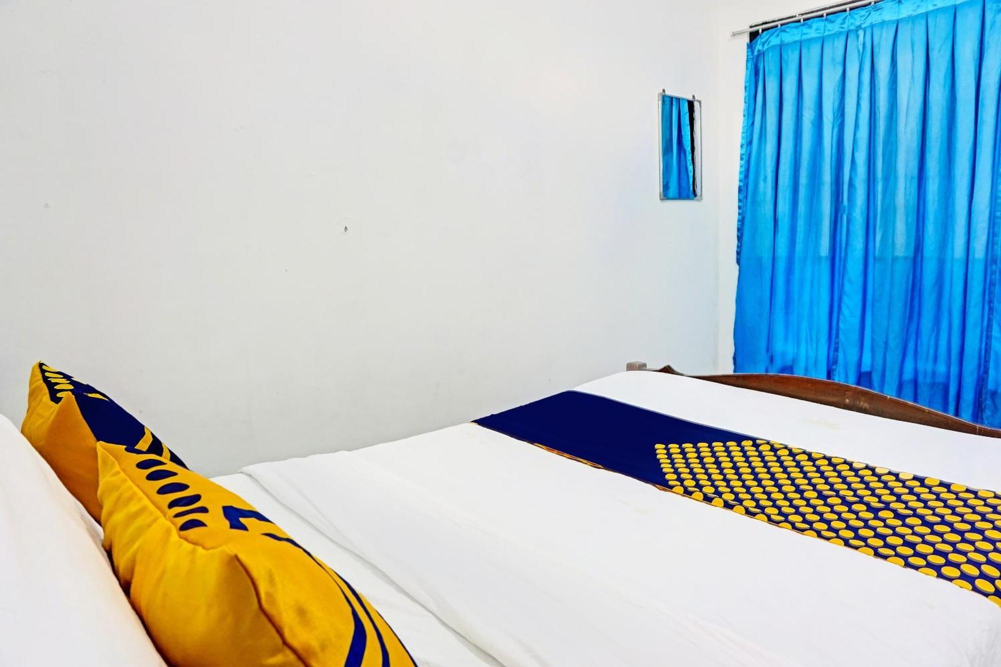 Oyo Life 91896 Kost Bu Dewi Syariah Hotel Pasuruan Bagian luar foto